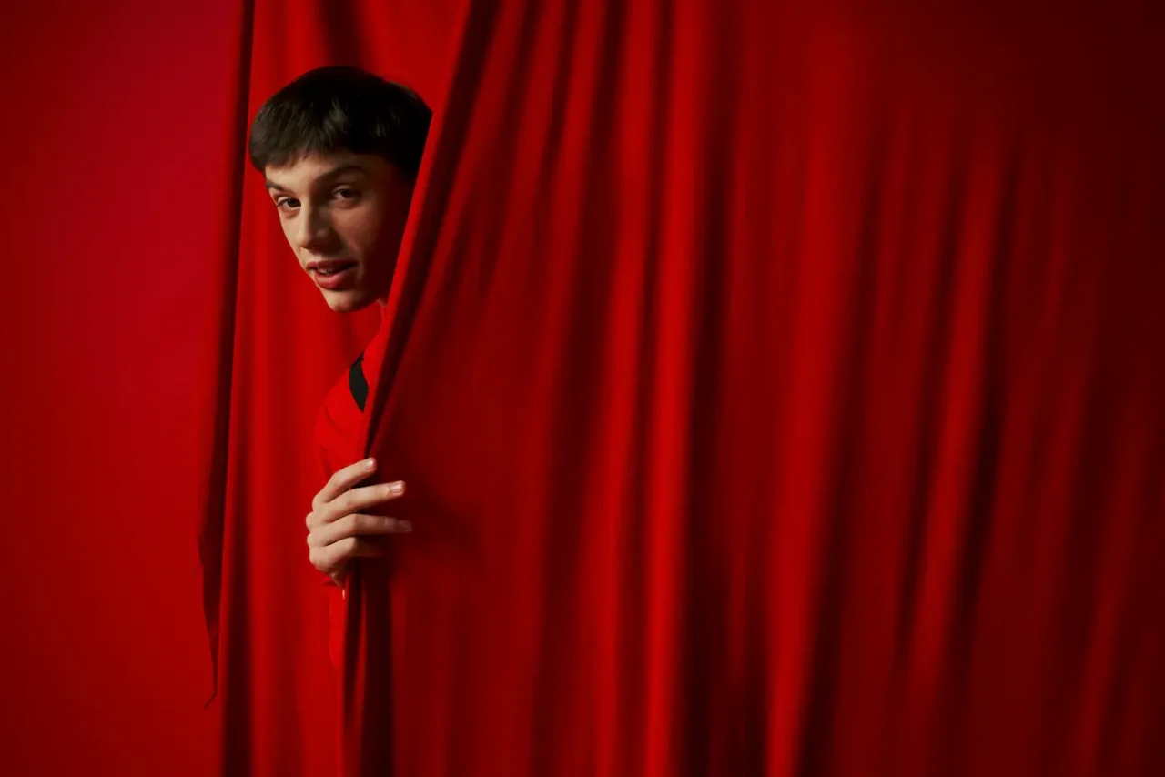 BEHIND THE CURTAINS OF STUDENT HOUSES SEGOVIA