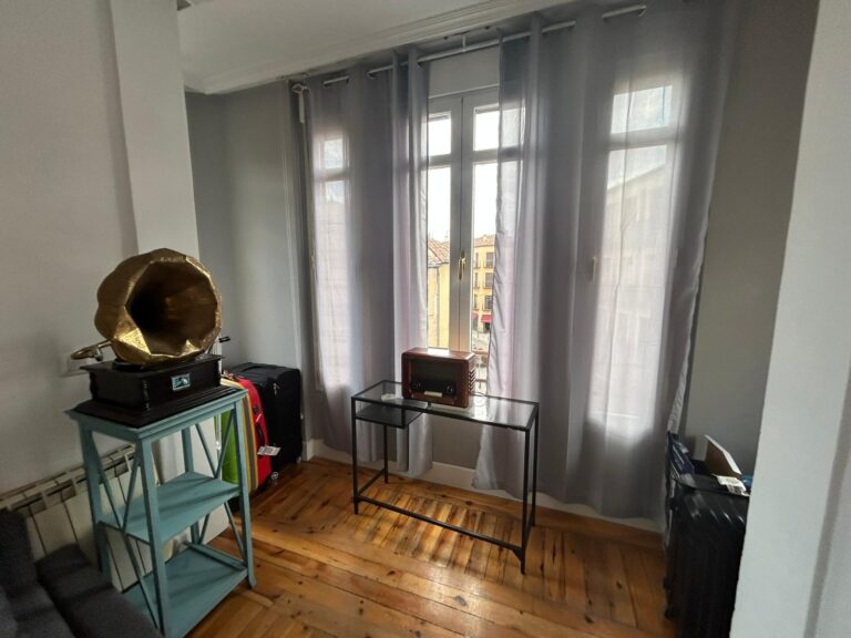 3 bedrooms and 2 bathrooms with plenty of natural light - Image 21