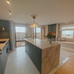 Amazing 3 bedrooms and 3 bathrooms