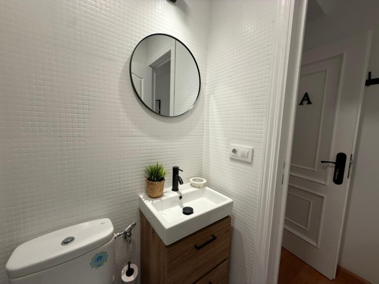 FID Housing Room A/1 - Image 12