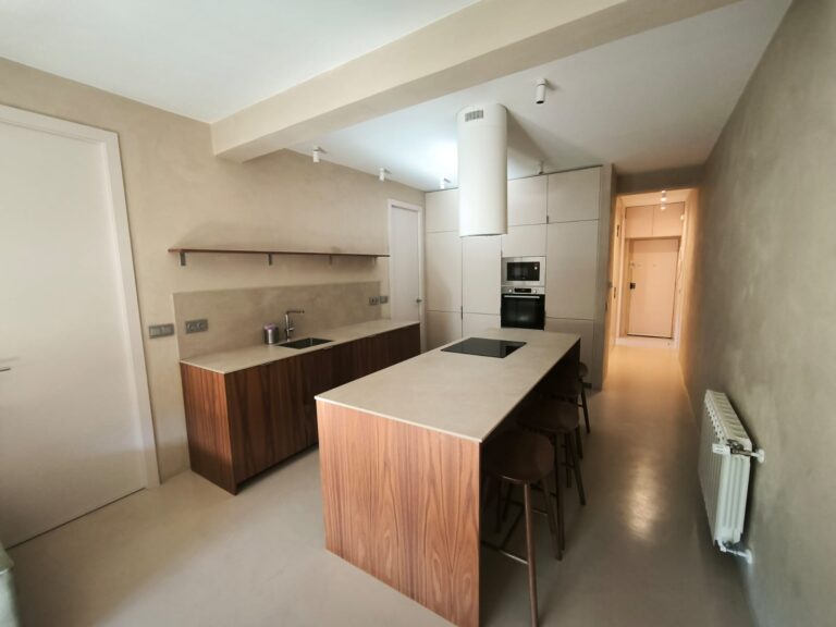 2 BEDROOM 2 BATHROOM NEAR CITY CENTER - Image 11