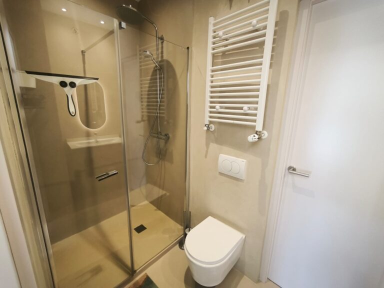 2 BEDROOM 2 BATHROOM NEAR CITY CENTER - Image 21