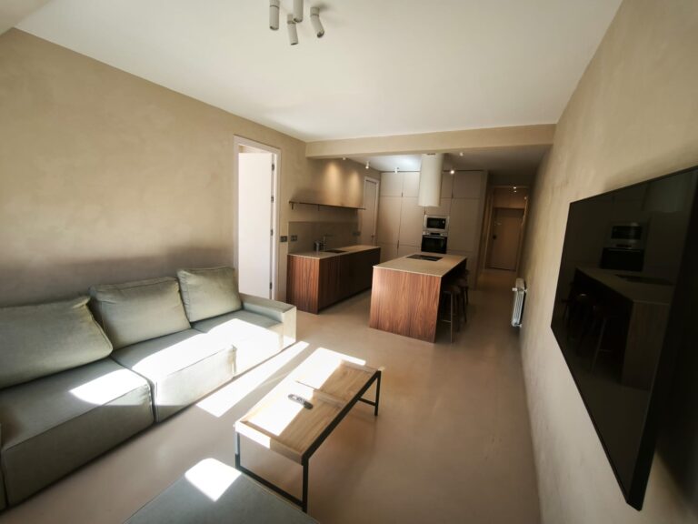 2 BEDROOM 2 BATHROOM NEAR CITY CENTER - Image 25