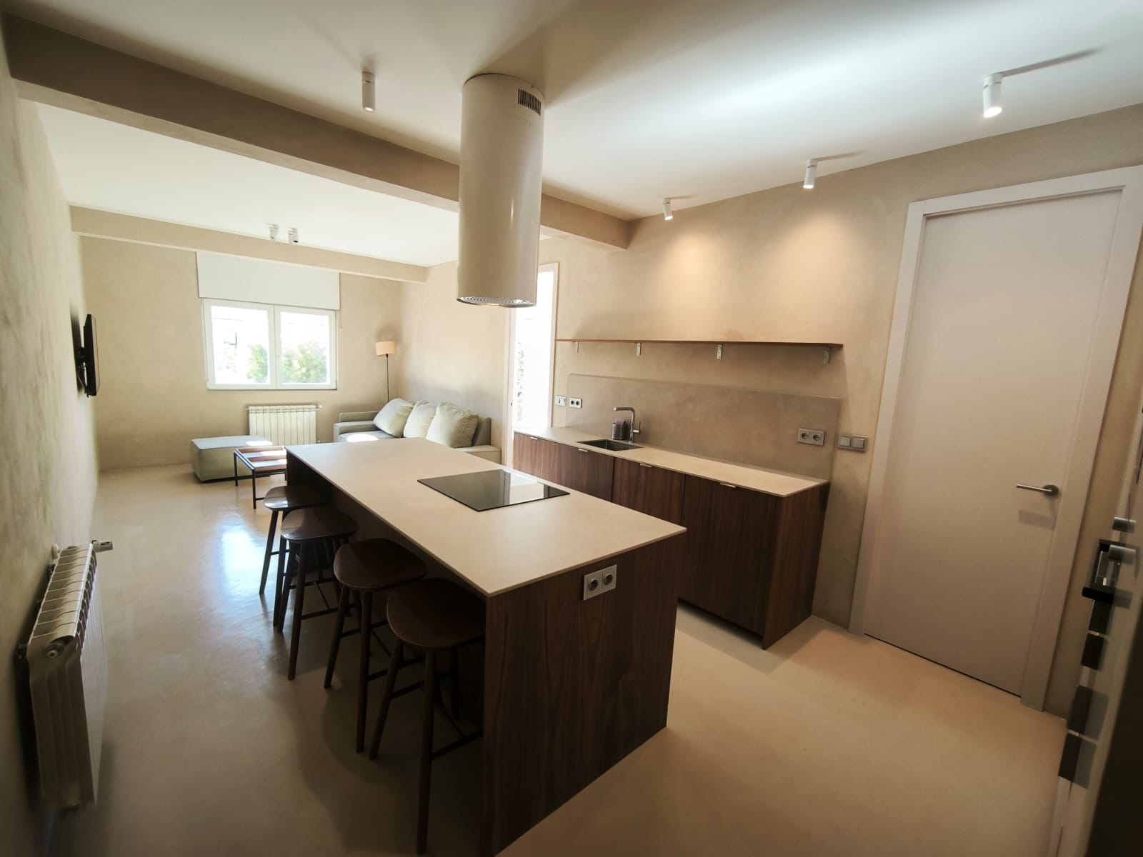 2 BEDROOM 2 BATHROOM NEAR CITY CENTER