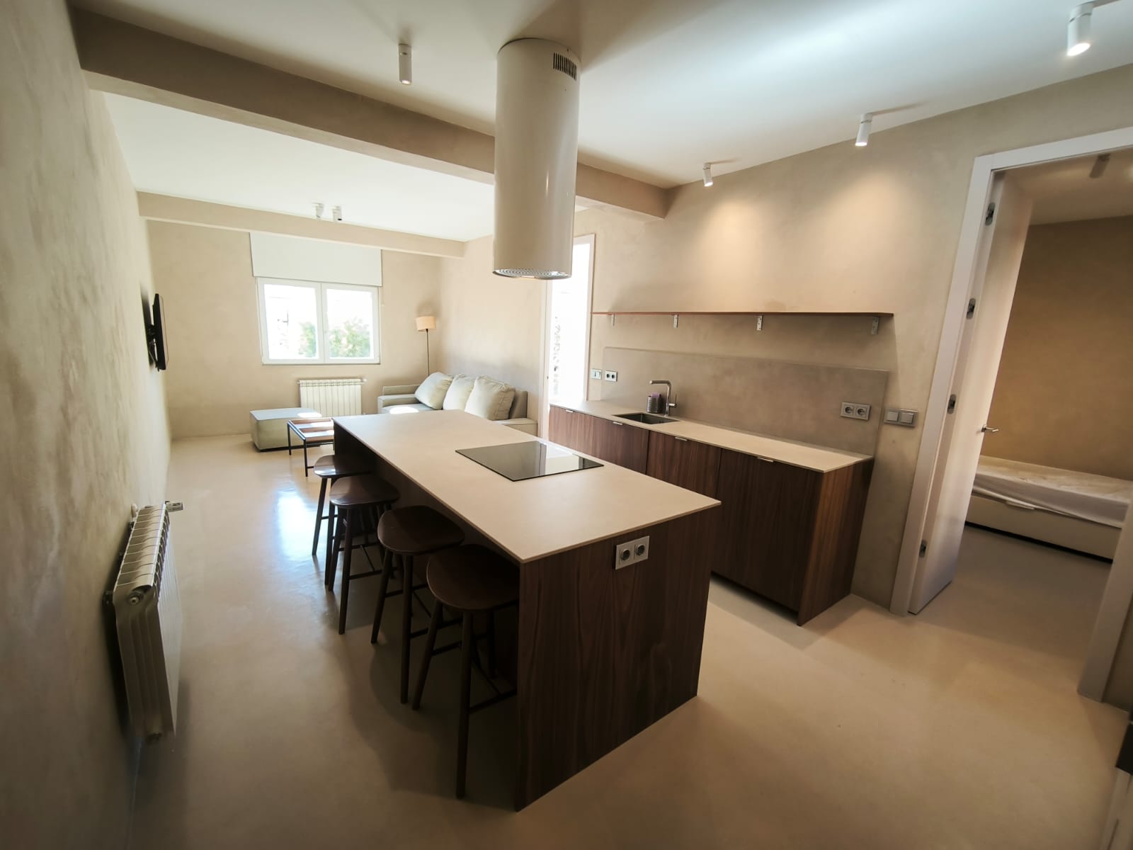 2 BEDROOM 2 BATHROOM NEAR CITY CENTER